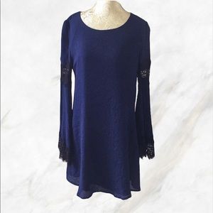 Forever 21 Lace sleeve Dress in Medium